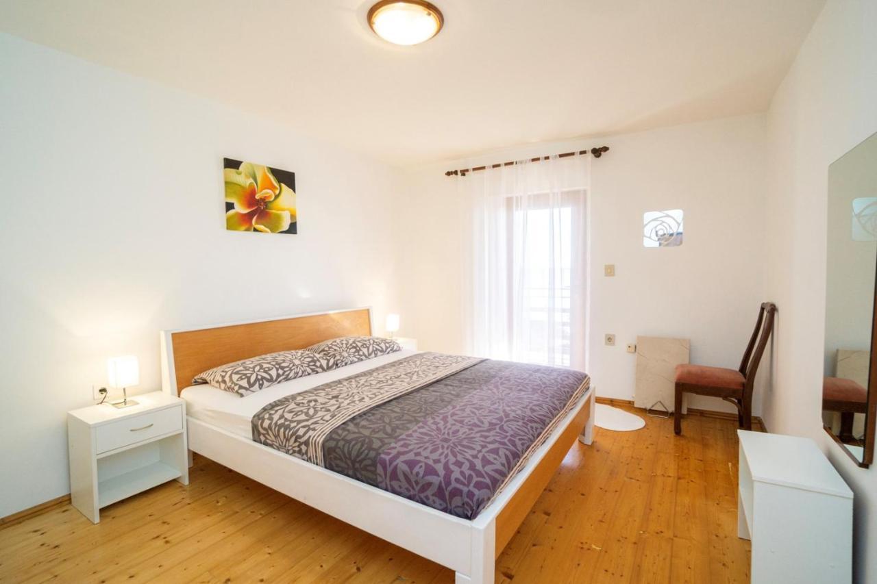 Apartment Nives อูมัค ภายนอก รูปภาพ