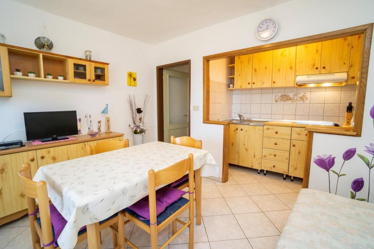 Apartment Nives อูมัค ภายนอก รูปภาพ
